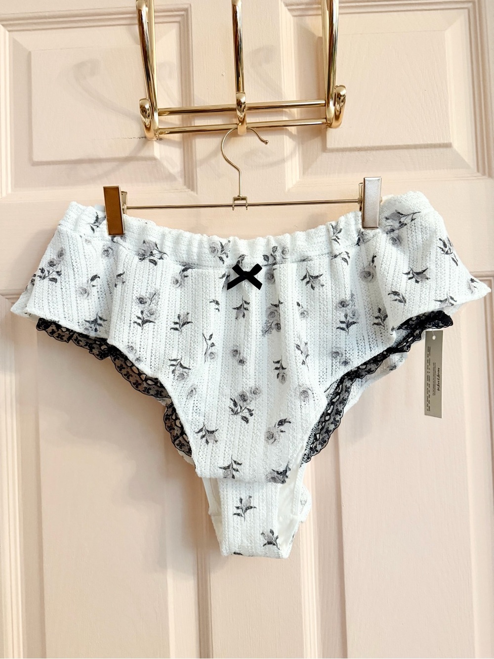 NWT for love and lemons floral sleep shorts